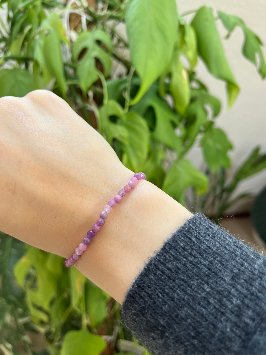Rubin facettiertes Armband – Edelstein Armband für Kraft & Leidenschaft