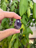 Amethyst Trommelstein gebohrt – Edelstein Anhänger für Ruhe & Klarheit