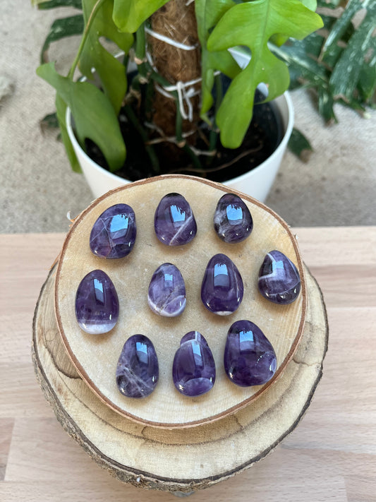 Amethyst Trommelstein gebohrt – Edelstein Anhänger für Ruhe & Klarheit