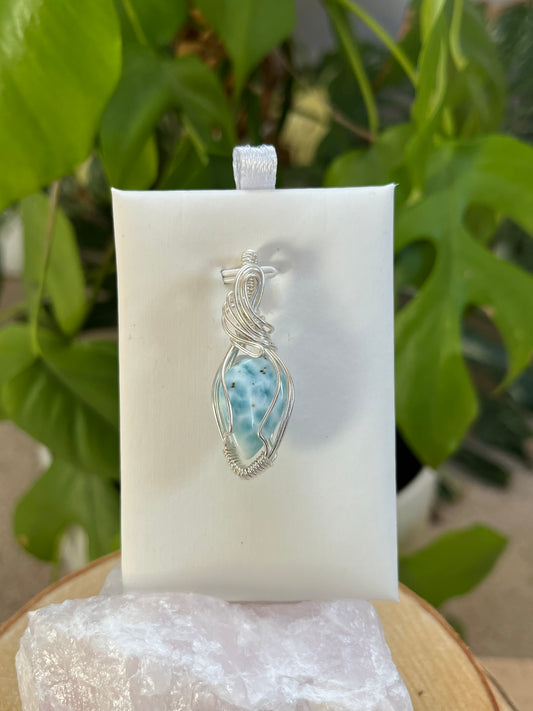 Tropfen-Larimar Unikat-Anhänger – handgemacht in 925er Silberdraht