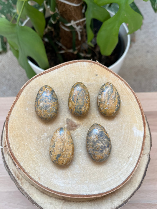 Leoparden Jaspis gelb Trommelstein gebohrt – Naturstein Anhänger Erdung & Kraft