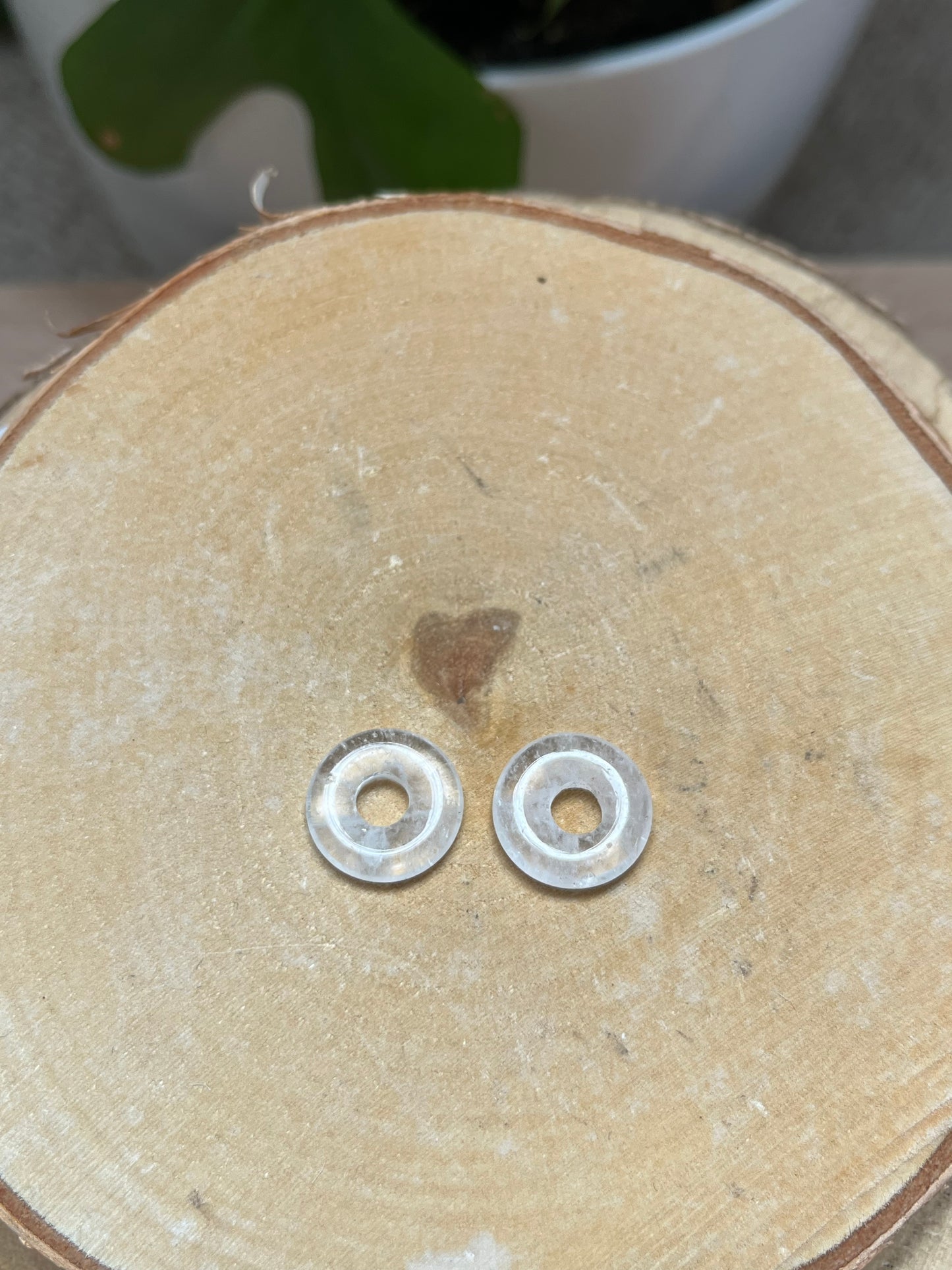 Bergkristall Donut 1,5 cm – Klarer Mini Edelstein Anhänger