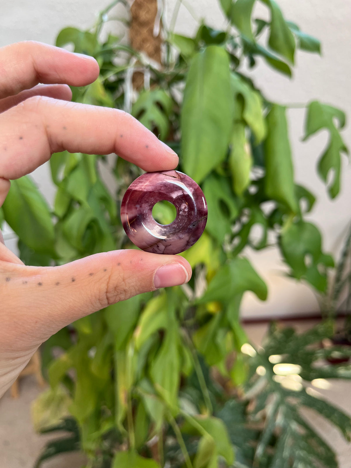Mookait Donut Anhänger – Edelstein Schmuck für Erdung & Lebensenergie