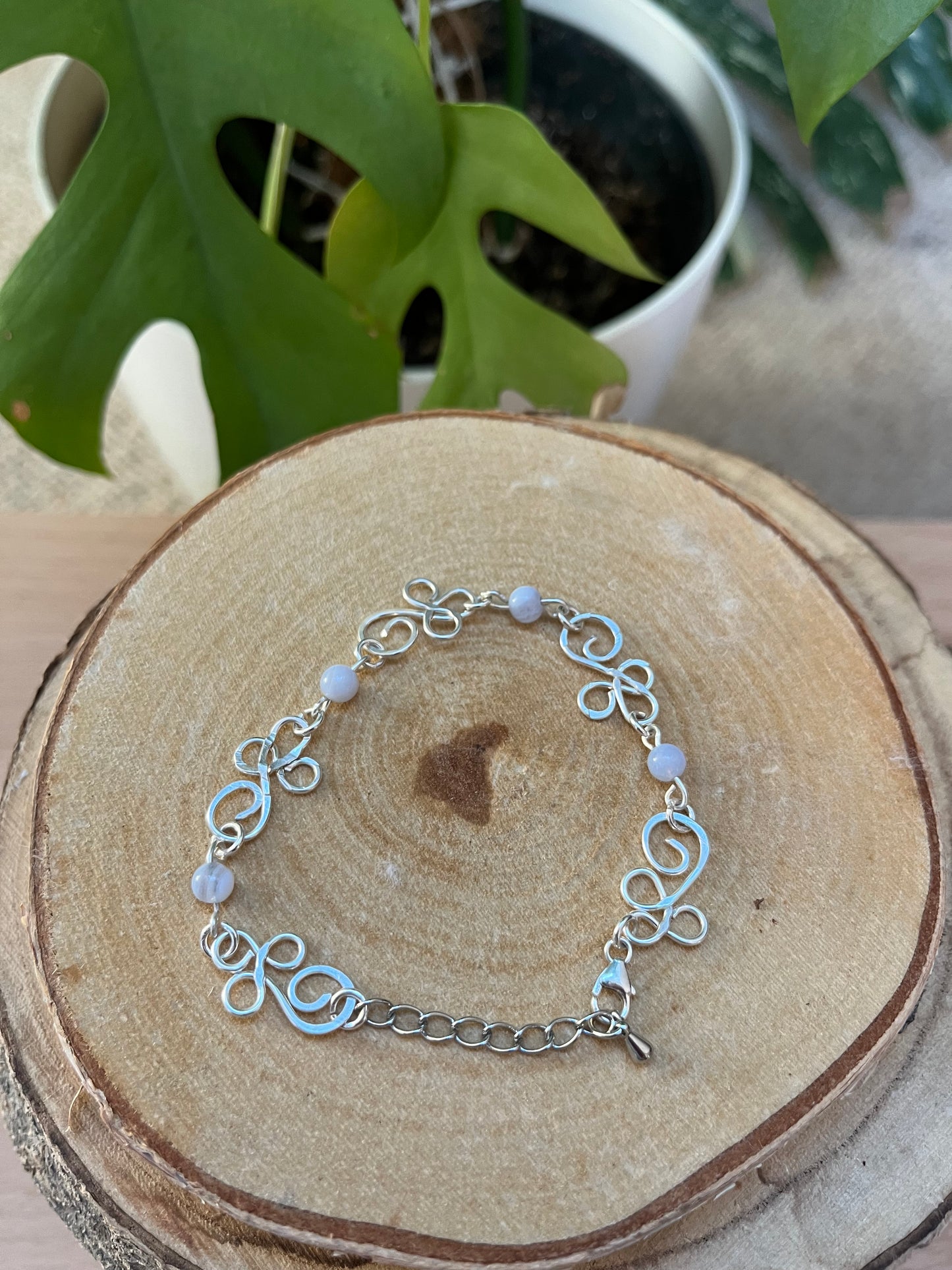 Chalcedon Armband 925 Silber – Ruhe & Klarheit | Handgefertigtes Edelstein-Armband mit Verschluss