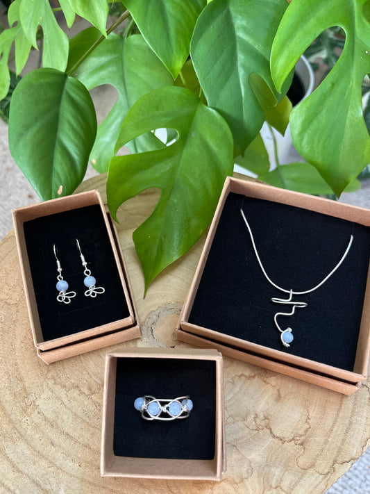 Halschakra Schmuck-Set – 925 Silber Kette (45 cm), Ring & Ohrringe mit Chalcedon