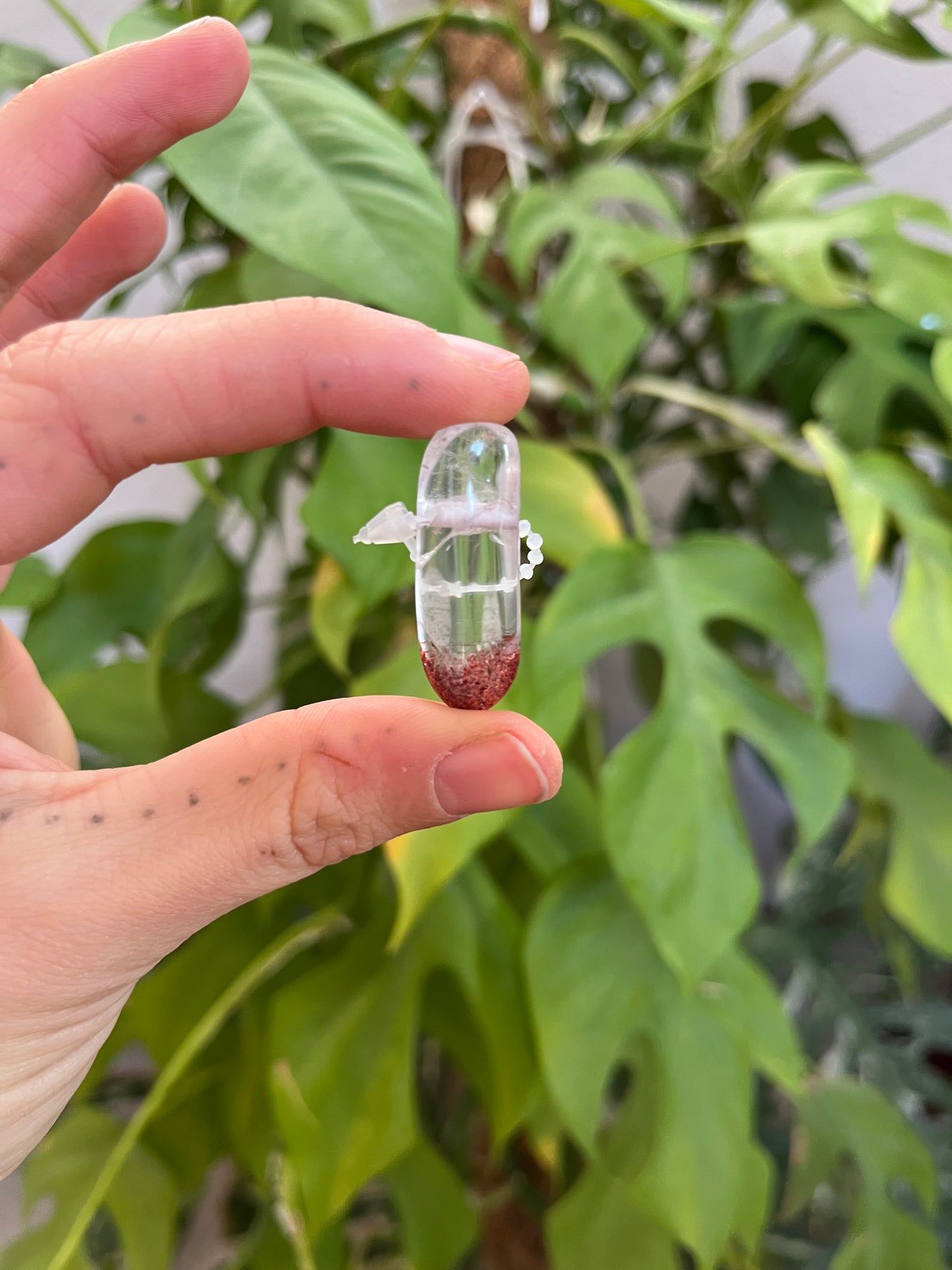 Hämatit Quarz Trommelstein gebohrt – Erdung & Klarheit