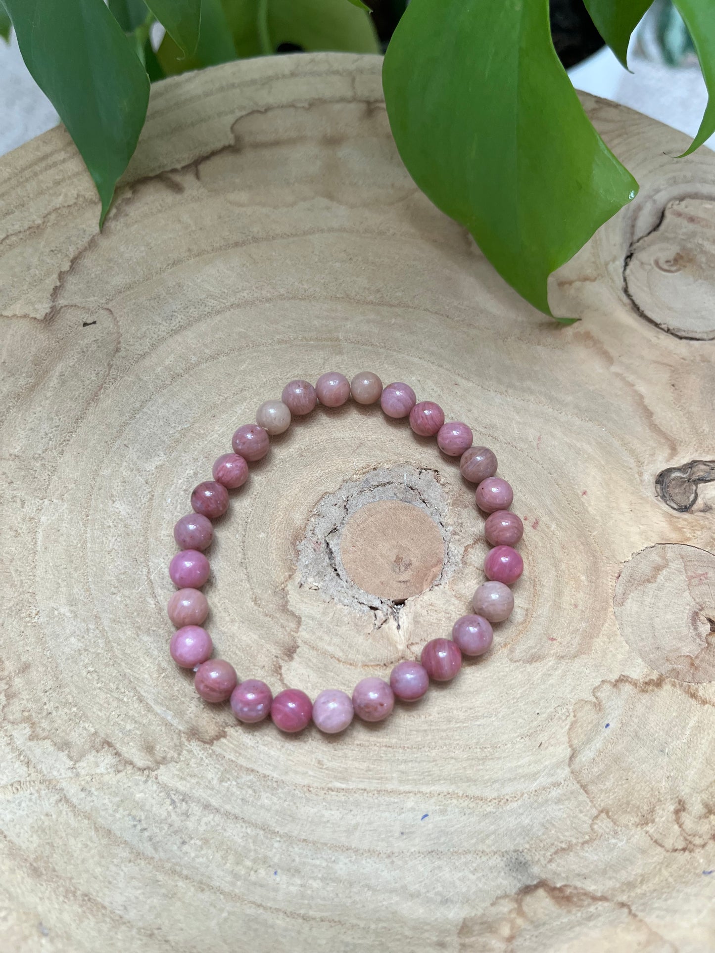 Rhodonit Kugelarmband 6 mm – Edelstein Schmuck für Mitgefühl & Balance