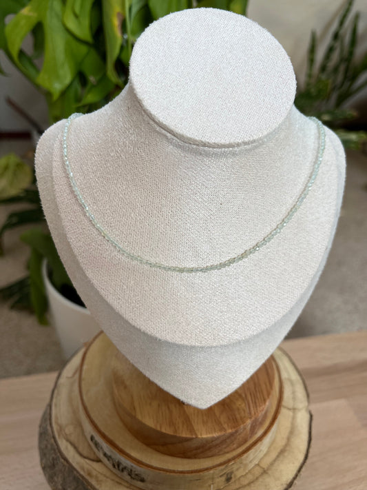 Prehnit Collier facettiert – Edelstein Kette für Ruhe & innere Balance