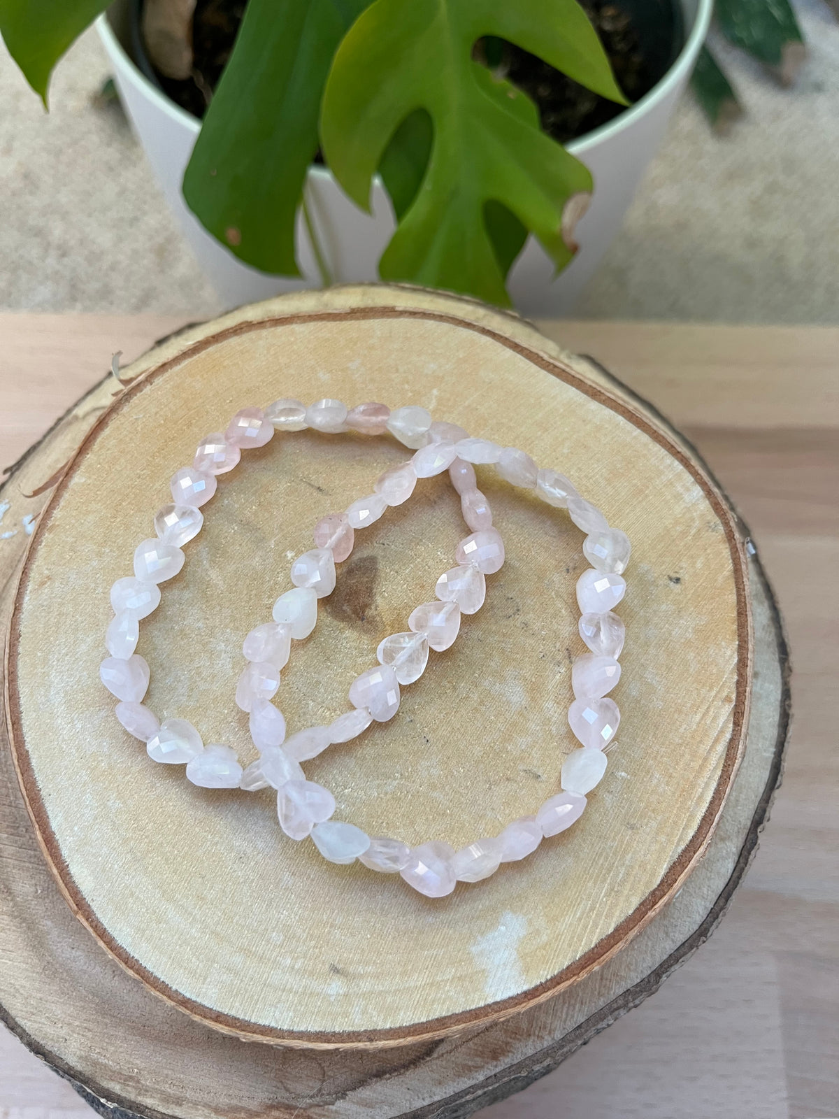 Rosenquarz Armband facettiertes Herz – Sanftheit & Harmonie