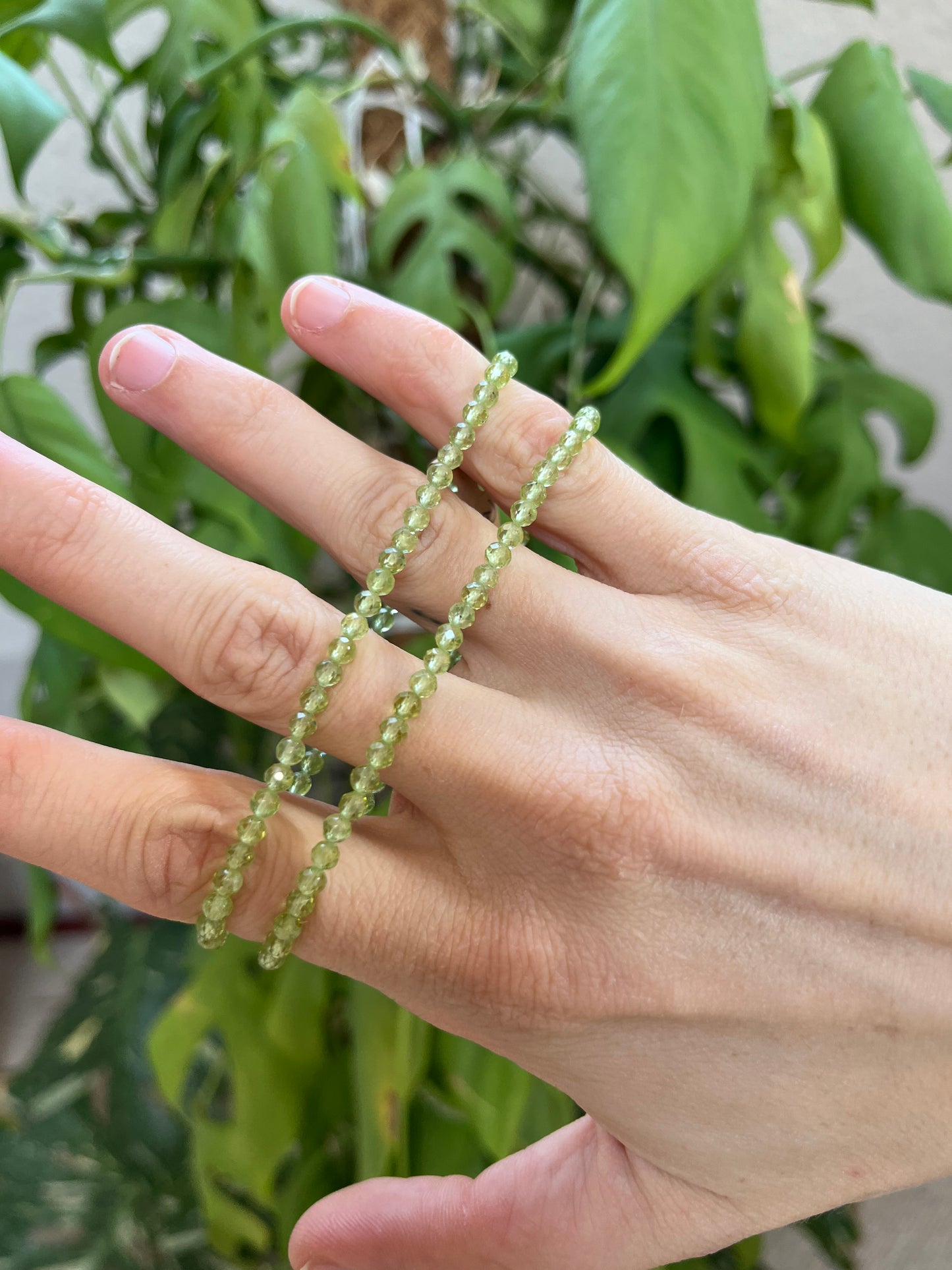 Peridot facettiertes Armband – Edelstein Armband für Leichtigkeit & Neubeginn