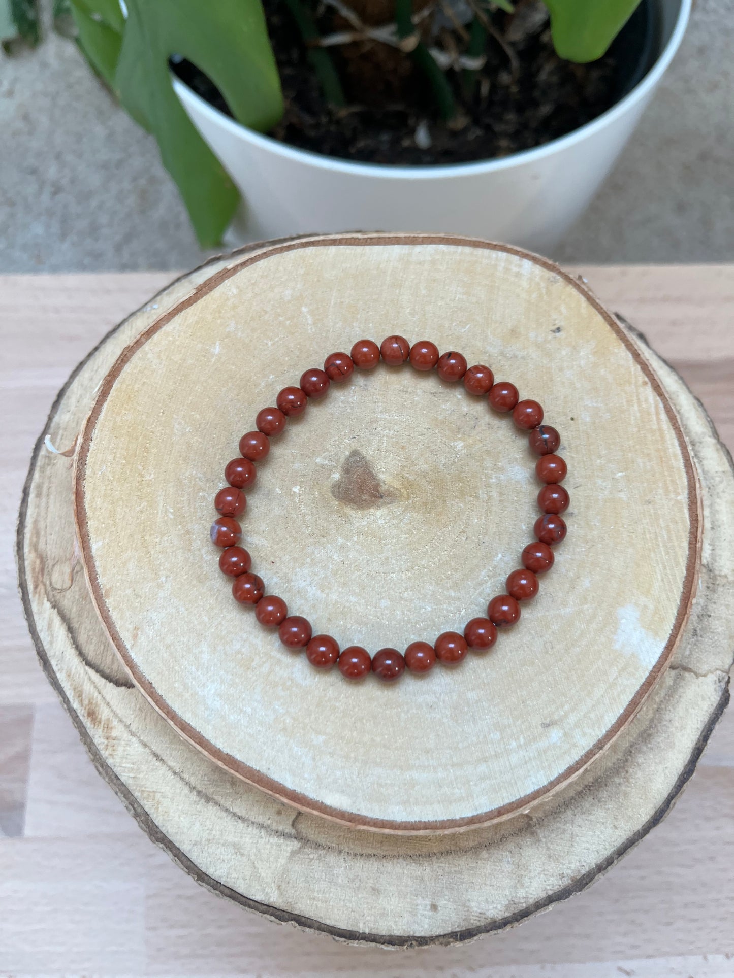 Roter Jaspis Kugelarmband – Edelstein Armband für Stärke & Erdung