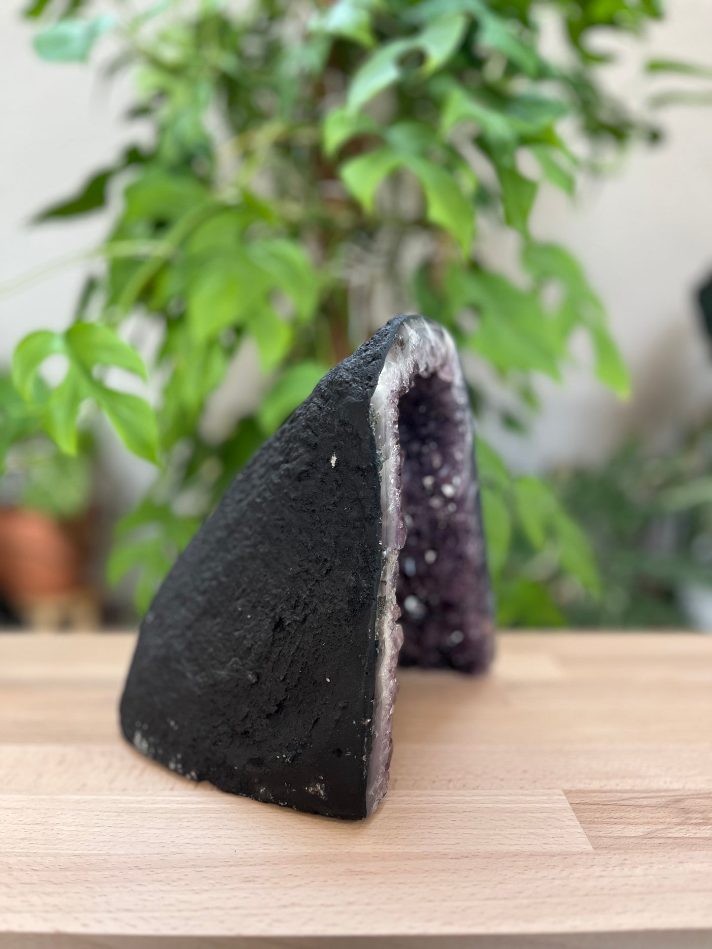 Amethyst Geode XL 5,4 kg – Dunkelviolette Kristallhöhle mit intensivem Funkeln