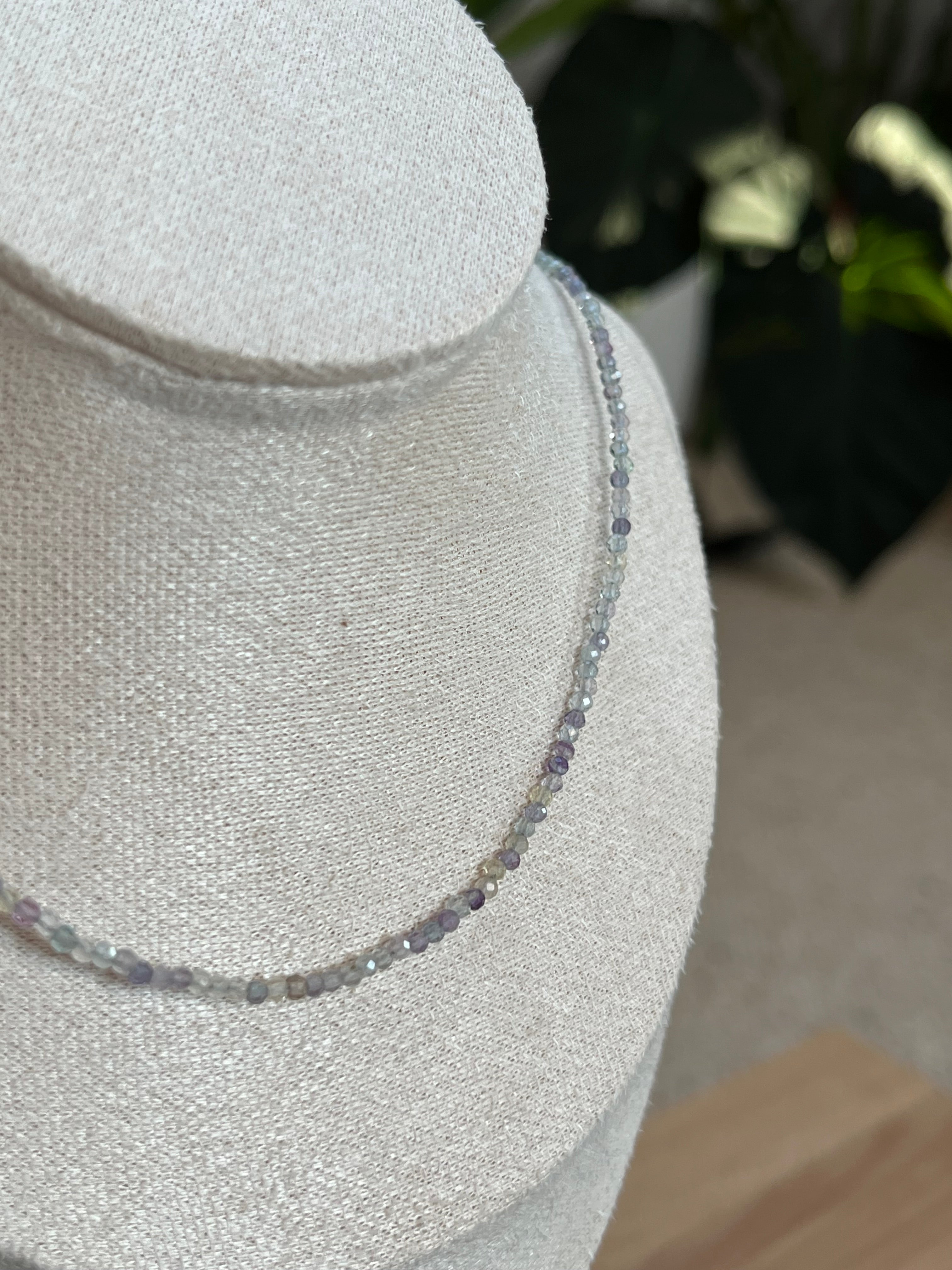 Fluorit Collier facettiert – Edelstein Kette für Klarheit & Fokus
