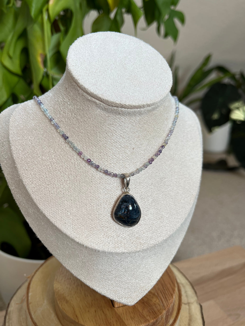 Fluorit Collier facettiert – Edelstein Kette für Klarheit & Fokus