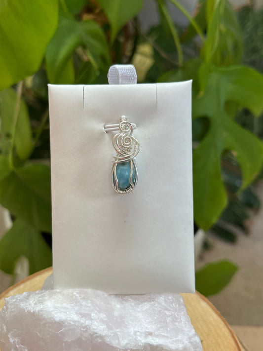 Larimar Unikat-Anhänger – handgemacht in 925er Silberdraht