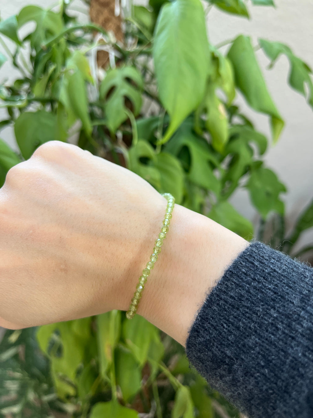 Peridot facettiertes Armband – Edelstein Armband für Leichtigkeit & Neubeginn