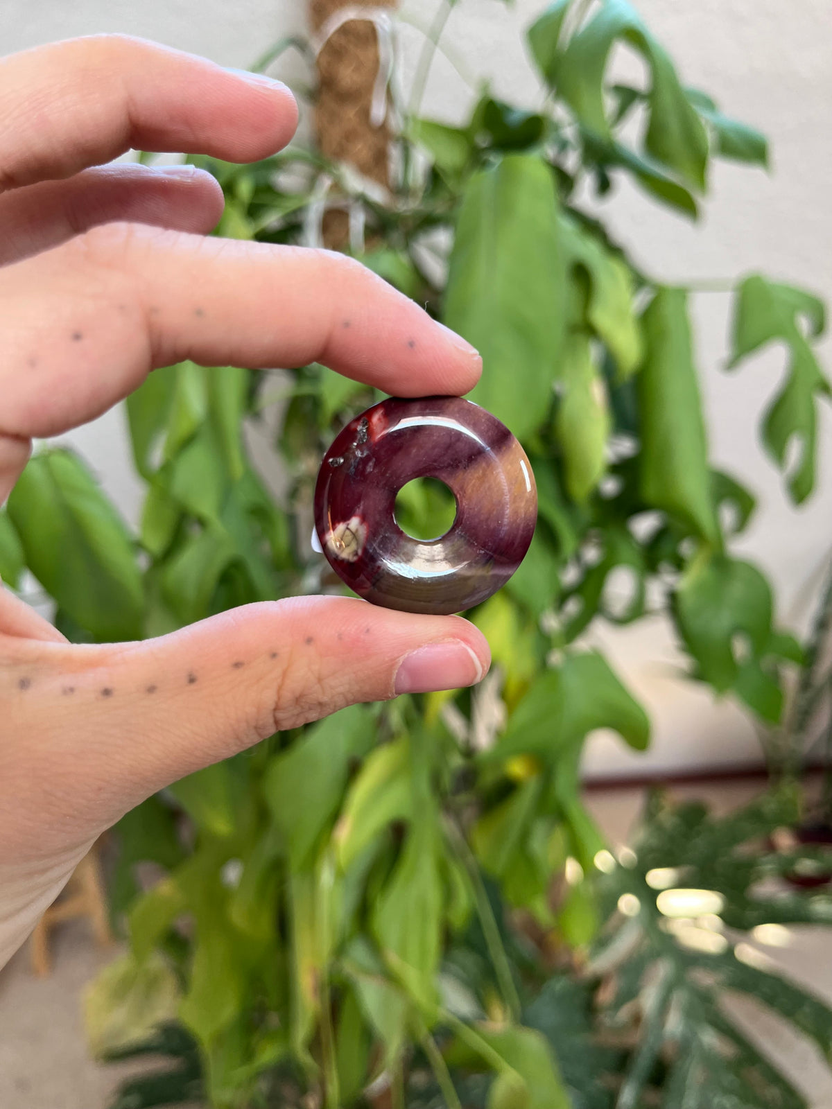 Mookait Donut Anhänger – Edelstein Schmuck für Erdung & Lebensenergie