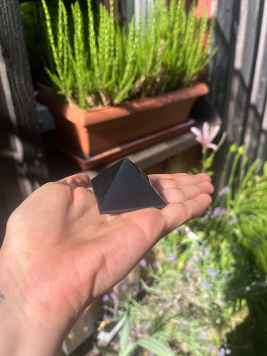 Schungit Pyramide
