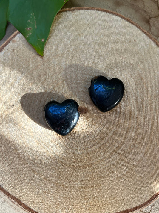 Schwarzer Turmalin Herz gebohrt – Schutz & Erdung