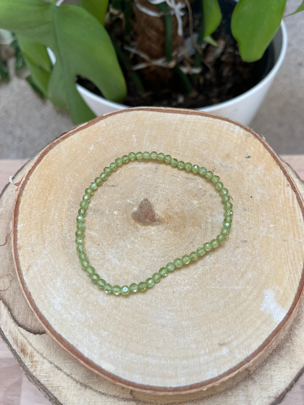 Peridot facettiertes Armband – Edelstein Armband für Leichtigkeit & Neubeginn