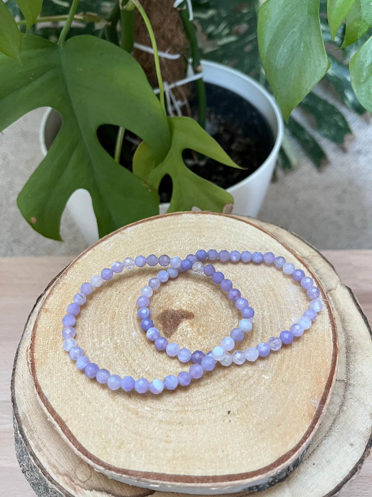 Violetter Chalcedon Armband facettiert 6 mm – Ruhe & Eleganz
