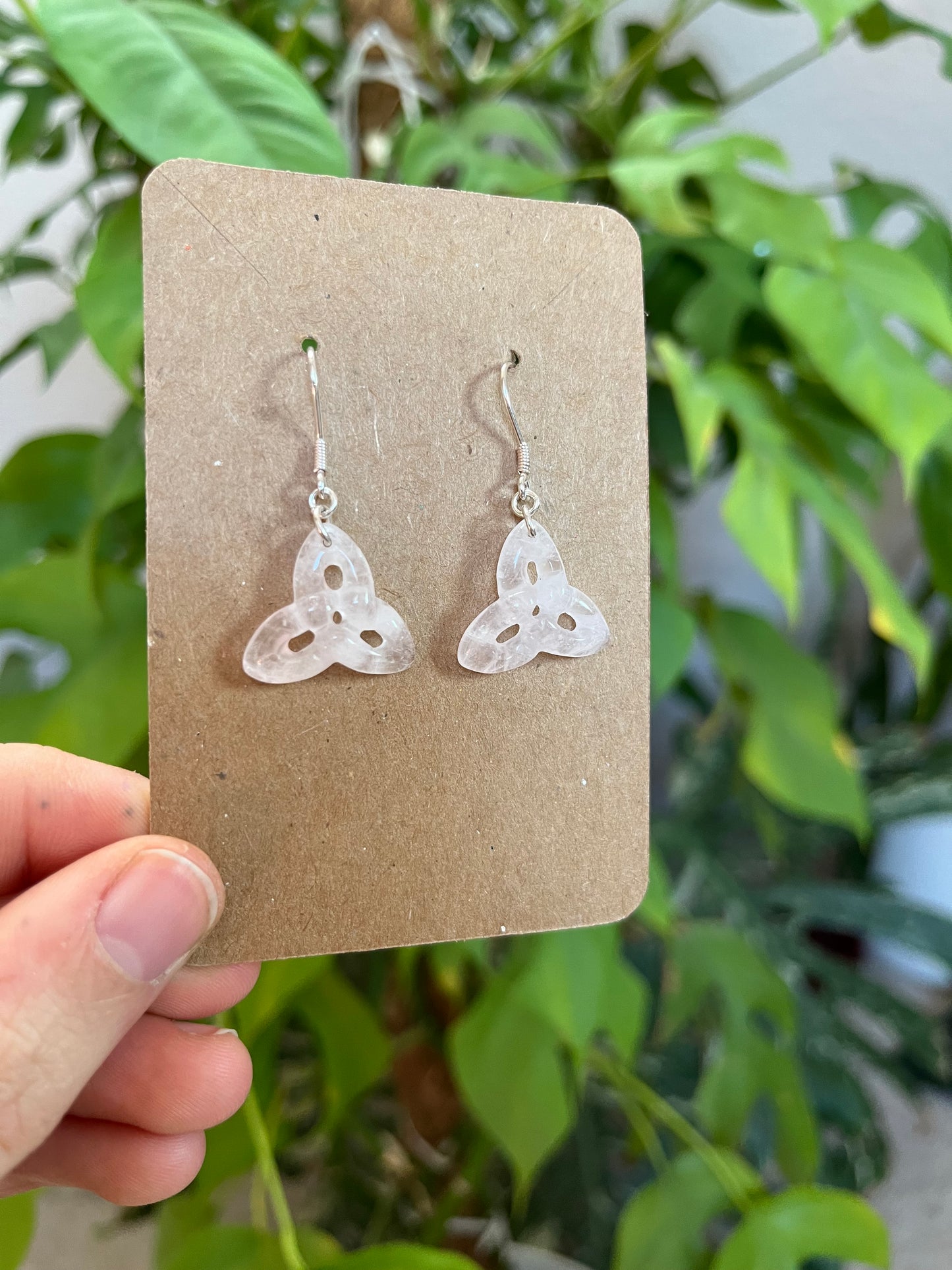 Rosenquarz Ohrringe Keltisches Kreuz – Symbolisch & zeitlos