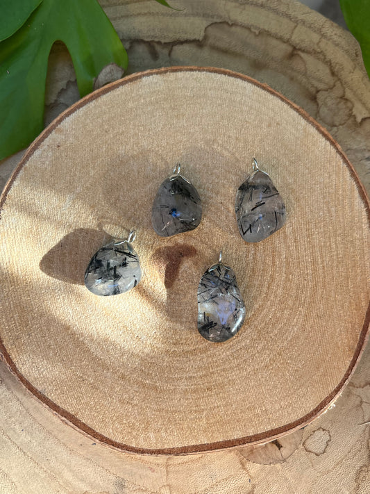 Turmalin in Quarz Kettenanhänger – Schutz & Klarheit | 925 Silber Edelsteinanhänger