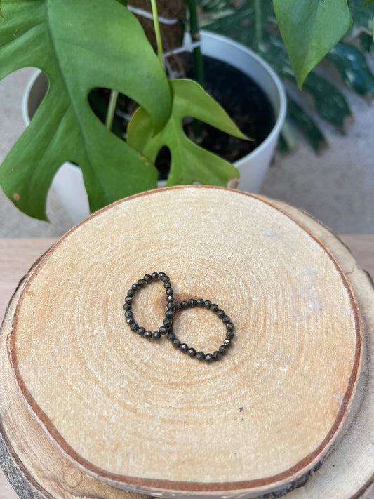 Pyrit Ring facettiert 3 mm – Stärke & Klarheit | Elastischer Edelsteinring