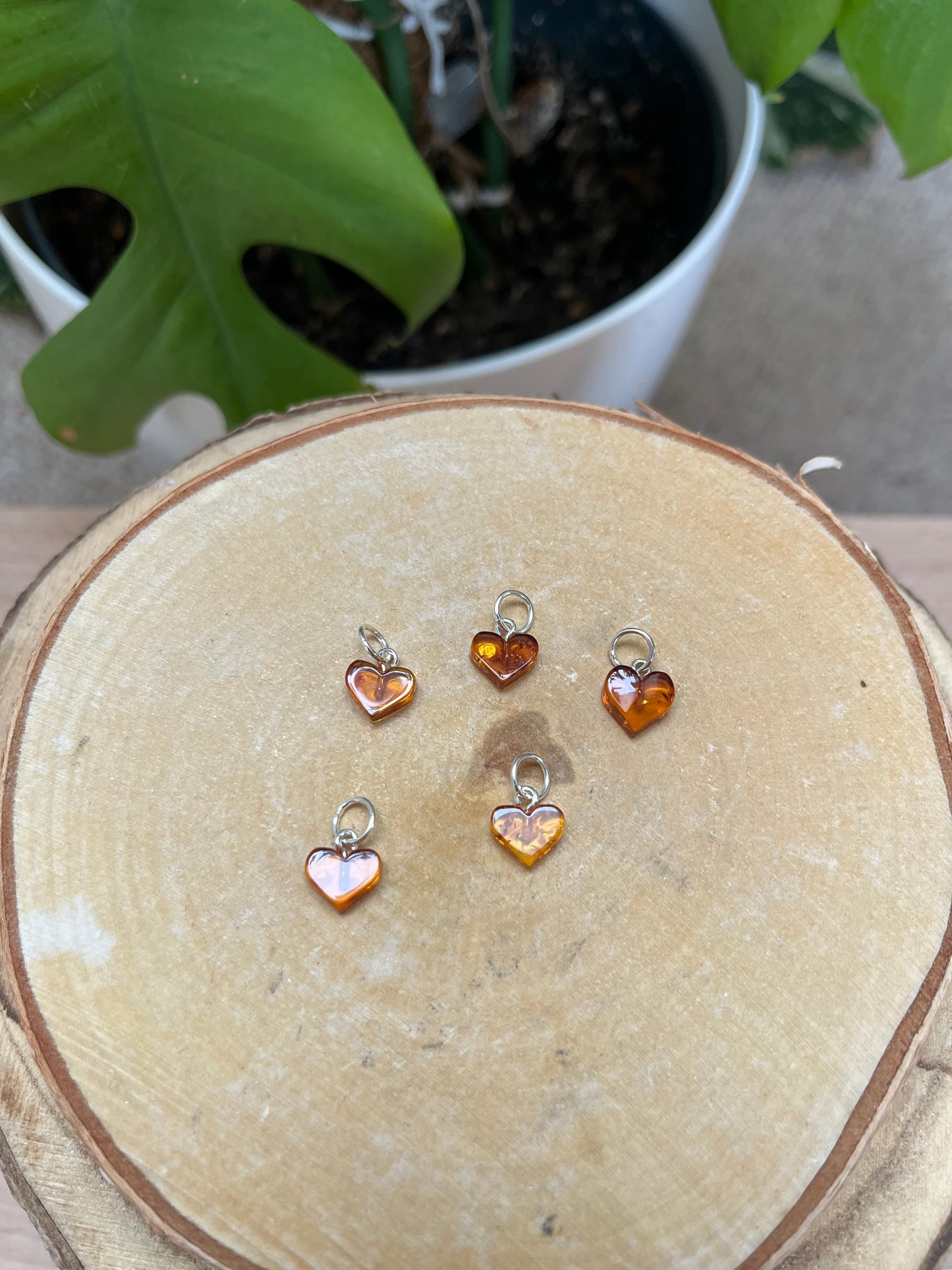 Mini Bernstein Herz Anhänger mit Stiftöse – Warmer Naturbernstein in Herzform