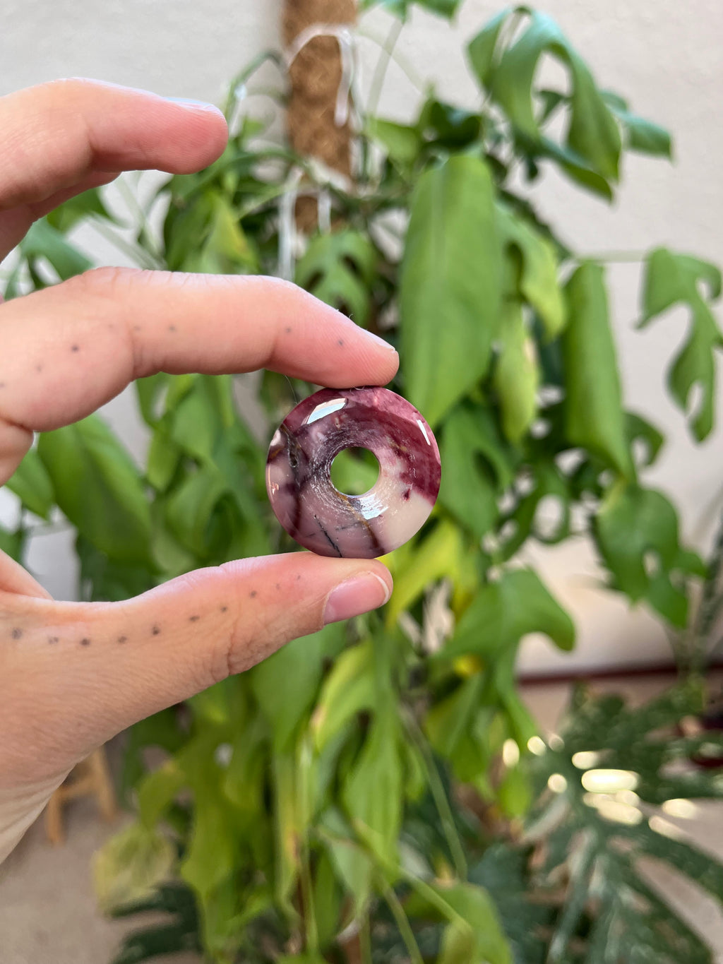 Mookait Donut Anhänger – Edelstein Schmuck für Erdung & Lebensenergie
